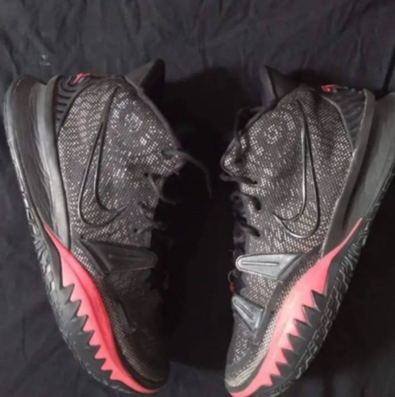NI.KE KYRIE 7 BRED SALE
