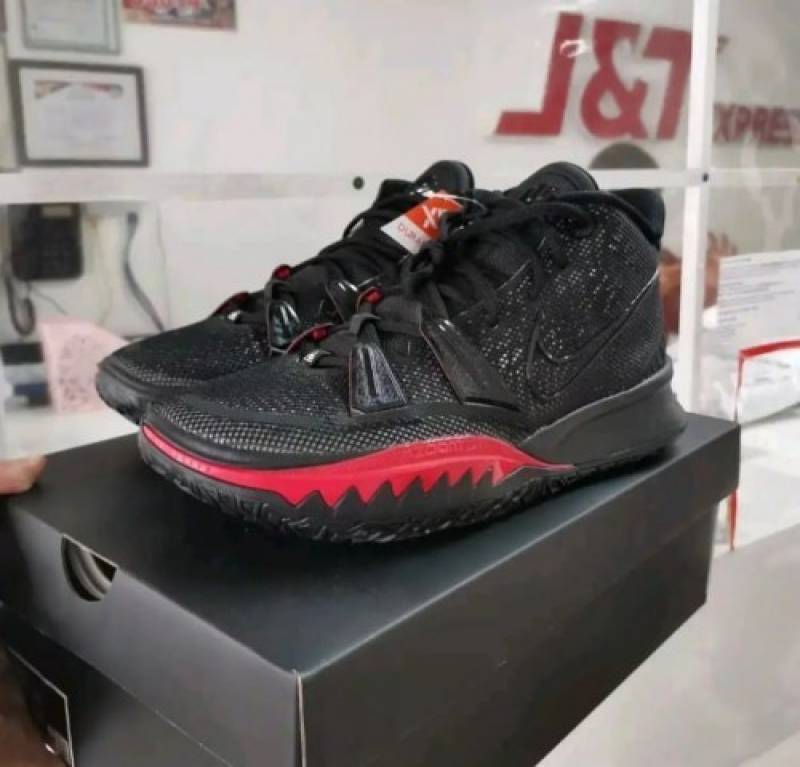 NI.KE KYRIE 7 BRED SALE