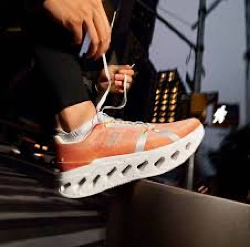 On running Cloudsurfer Orange