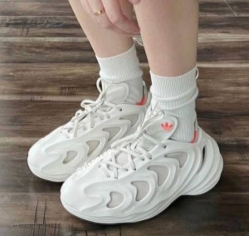 Adida s adifom w trainers off white