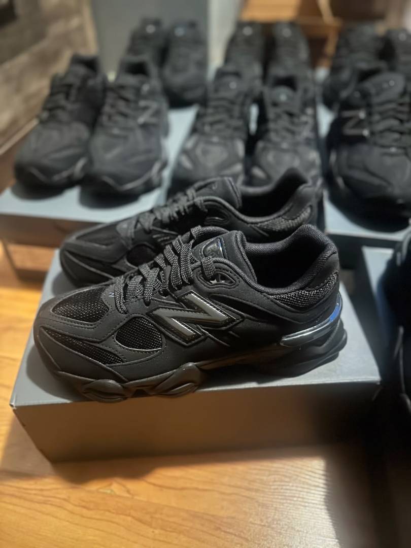 New Balanccee 9060 All Black