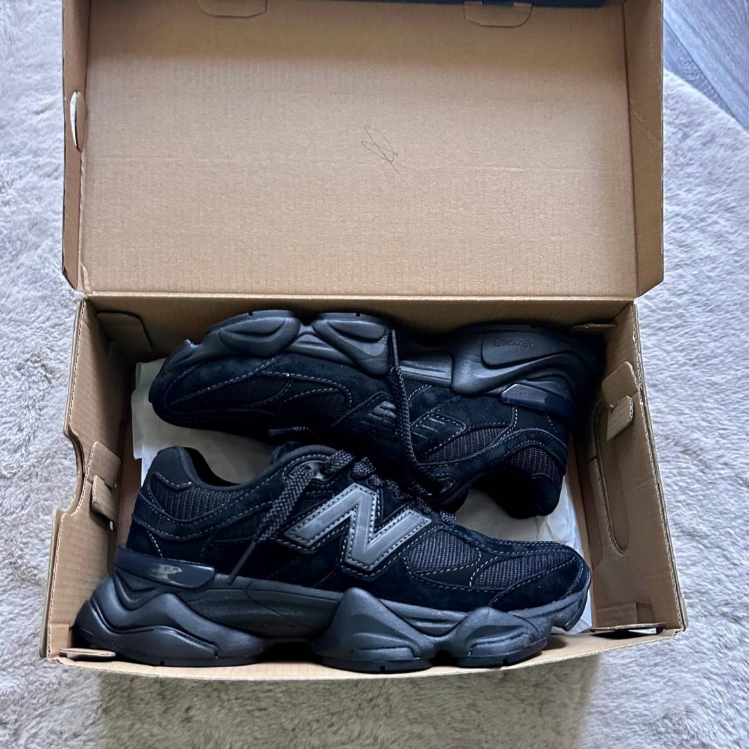 New Balanccee 9060 All Black