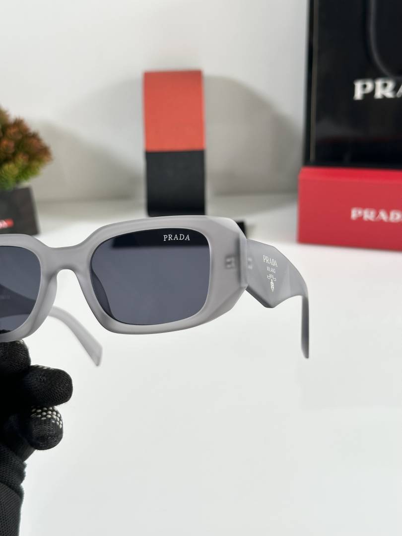 Prada 8679 Grey Black