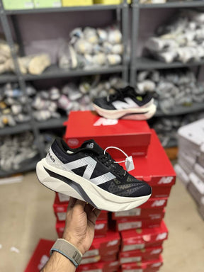 New Balance Fuelcell Elite V4 BlackWhite