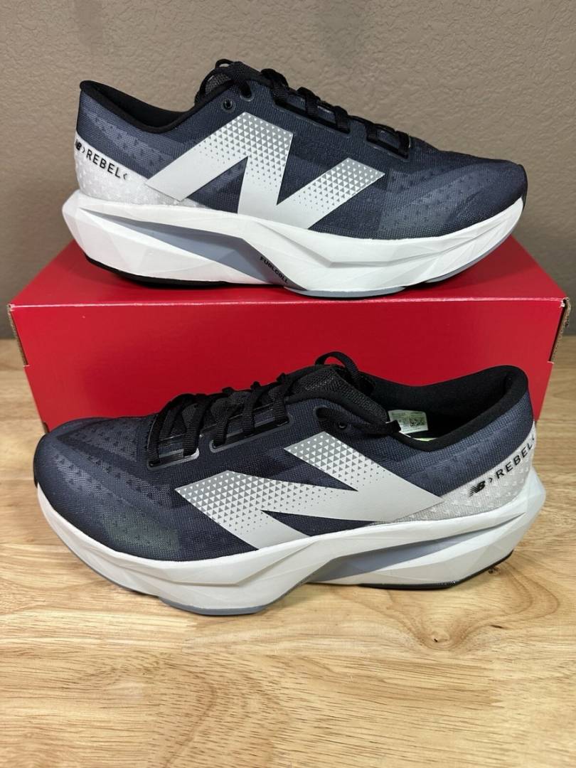 New Balance Fuelcell Elite V4 BlackWhite