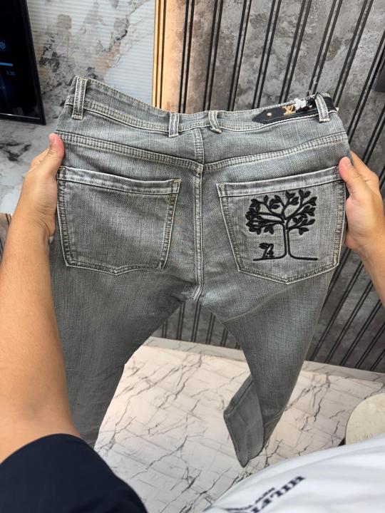 LOUIS VUITTON IMPORTED ARTICLE GREY SHADE DENIM JEANS MR137