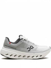 On Cloud Surfer Sneaker