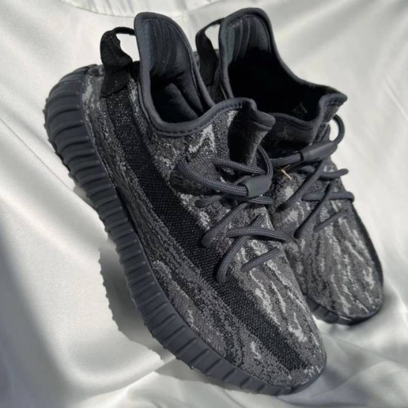 Adida s Yeezy 350 Boost V2 Mx Dark Salt