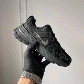 nikeee V2K Triple black