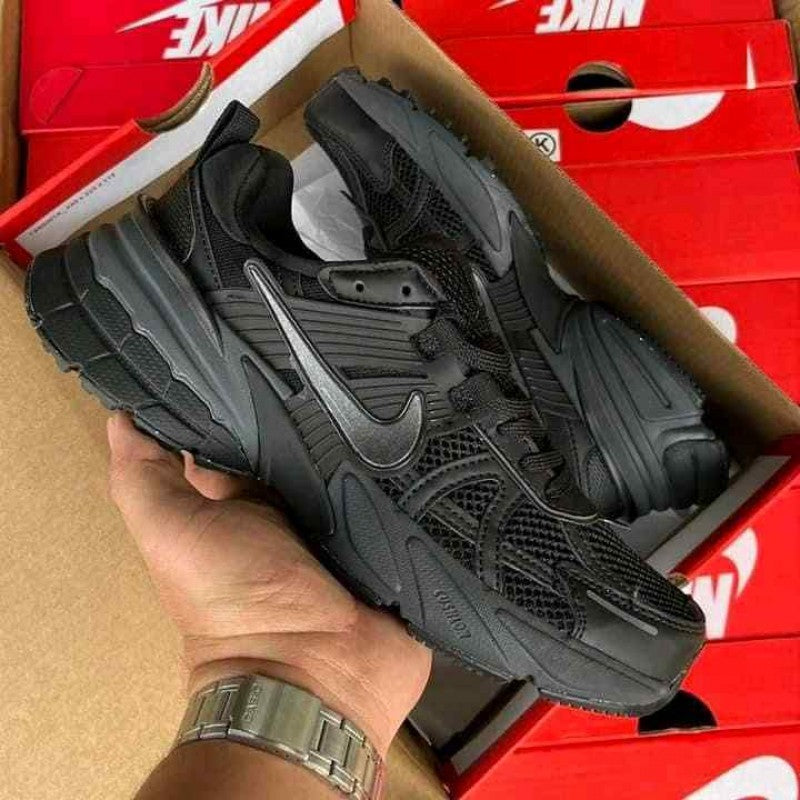 nikeee V2K Triple black