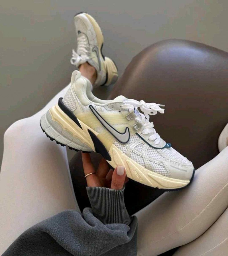 nikee V2K RUN SUMMIT WHITENAVYMETALLIC