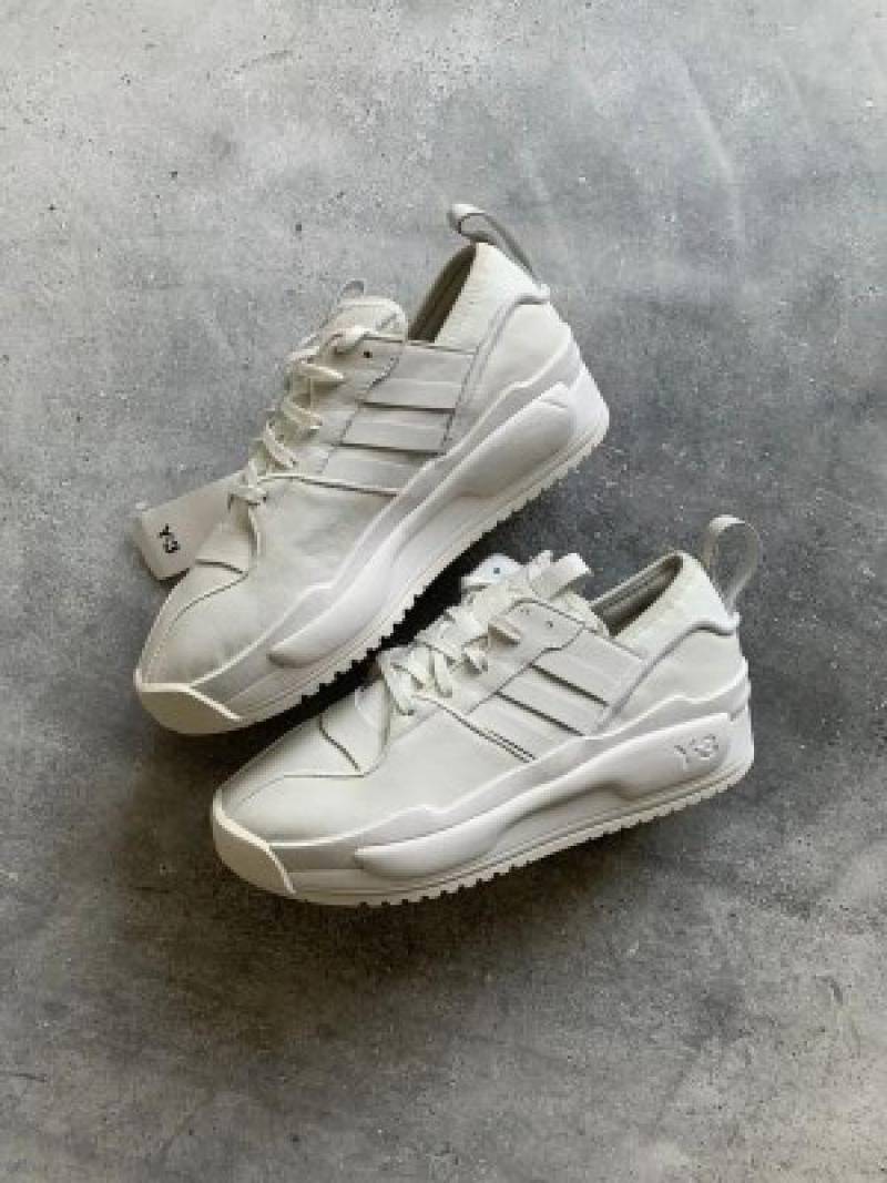 Adidaass y 3 rivalry