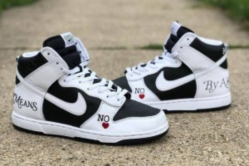 Nike Supreme x sb dunk by anymeans