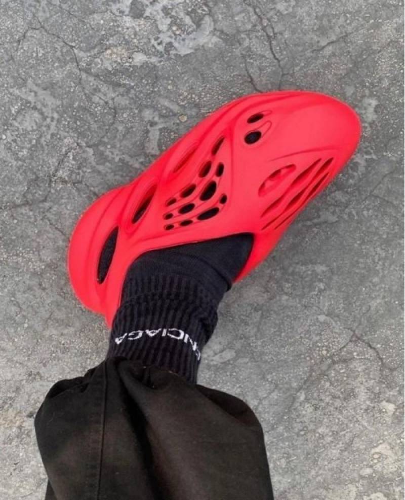 Adida s Yeezy Foam Runner RNNR Vermillion