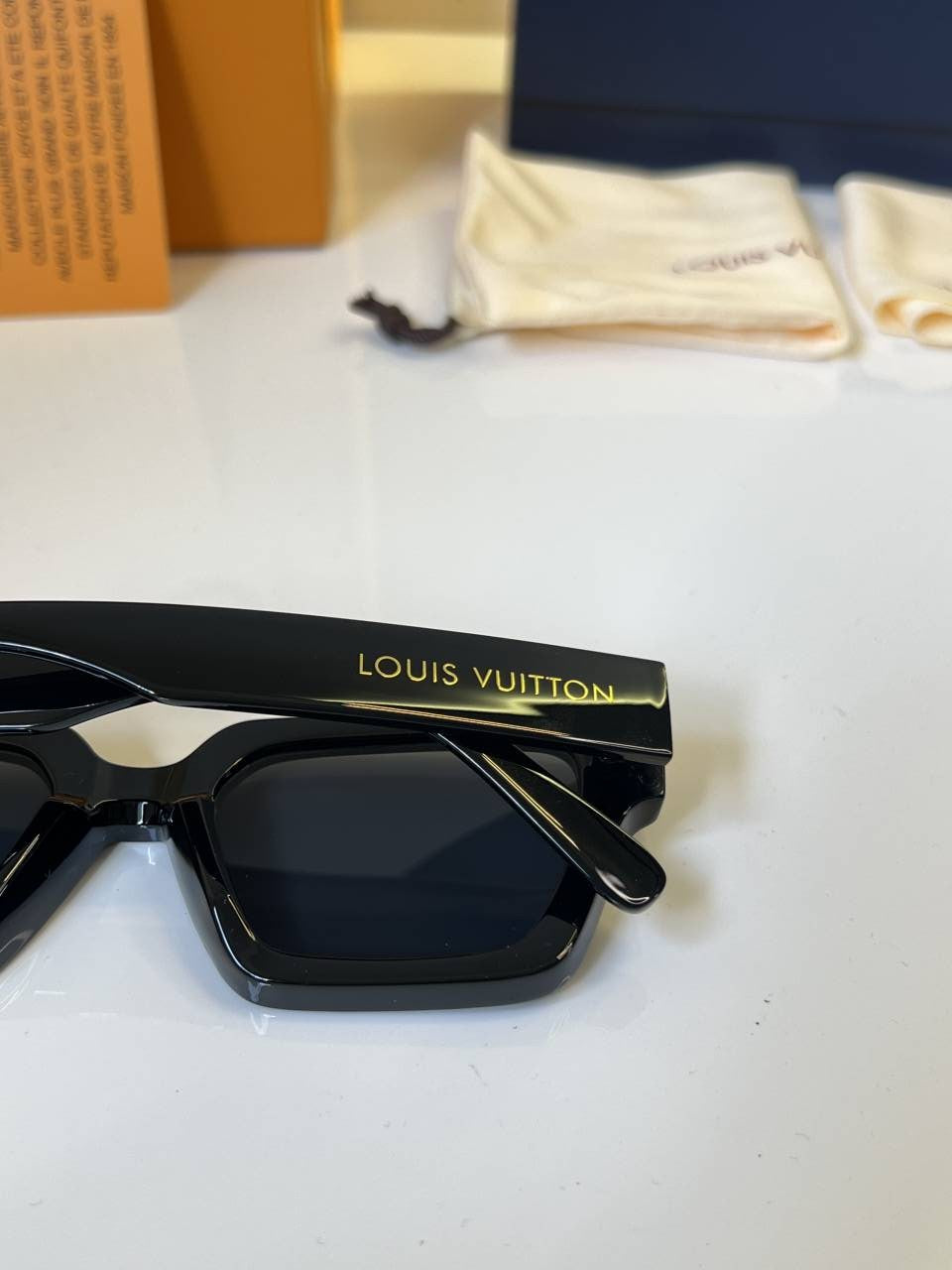 Louis vuittion 12001 glossy black