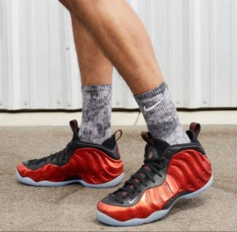 Nik Air Foamposite one metallic red 2023