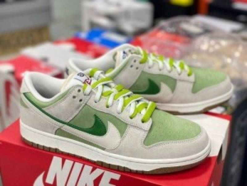 sb dunk low se 85 double swoosh avocado green