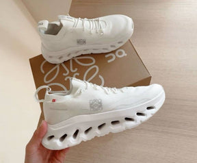 Loewe X On Cloudtilt all white