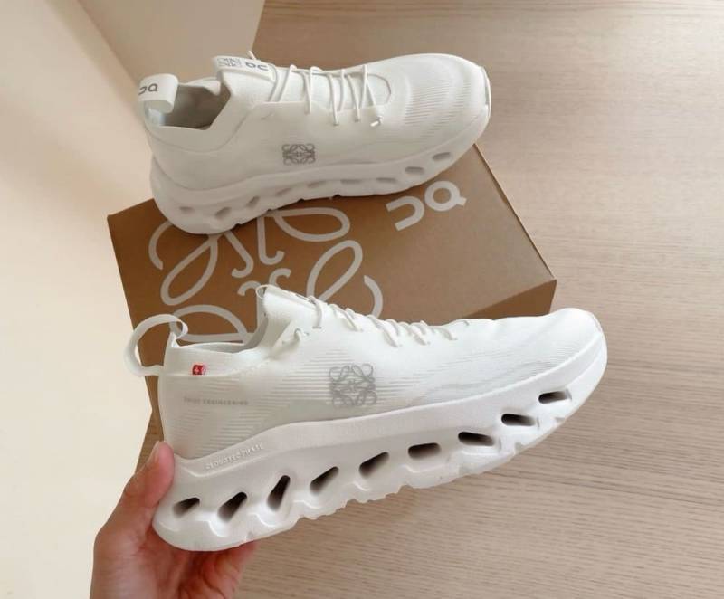 Loewe X On Cloudtilt all white