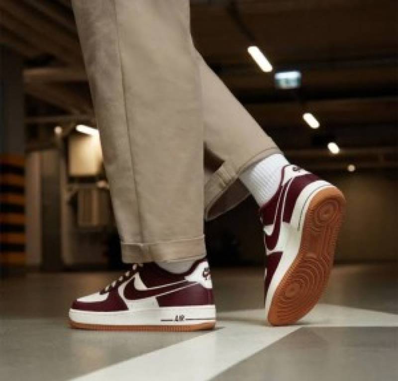 nike Air force 1 07 lv sail maroon