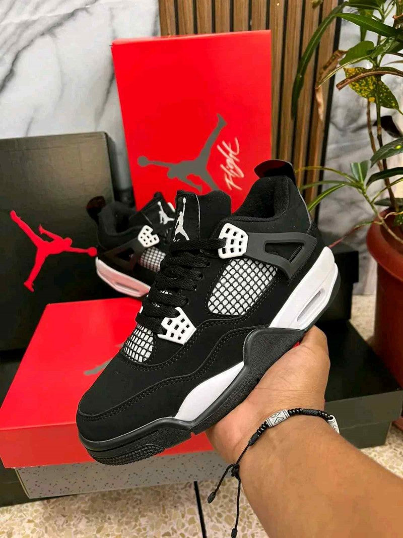 Nikee Jordan Retro 4 White Thunder 242