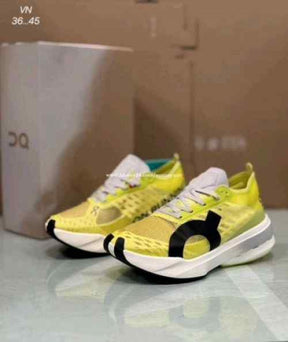 On CloudBoom Strike Limelight 251