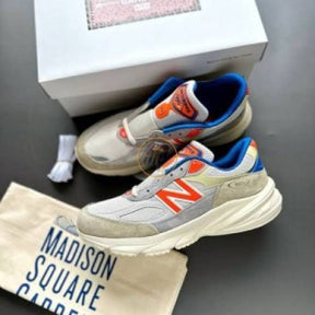 Newbalance Kith x 990v6 madison square gardencream