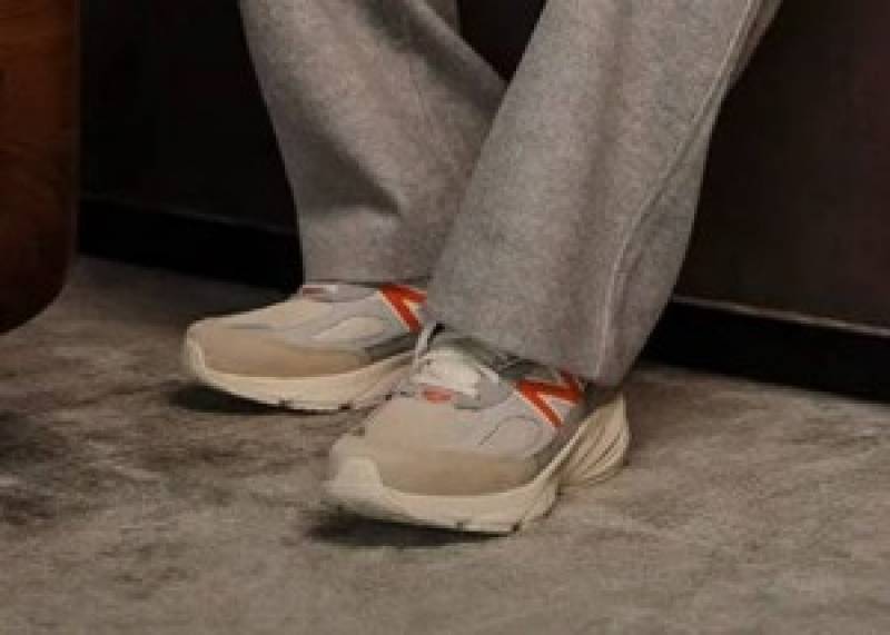 Newbalance Kith x 990v6 madison square gardencream