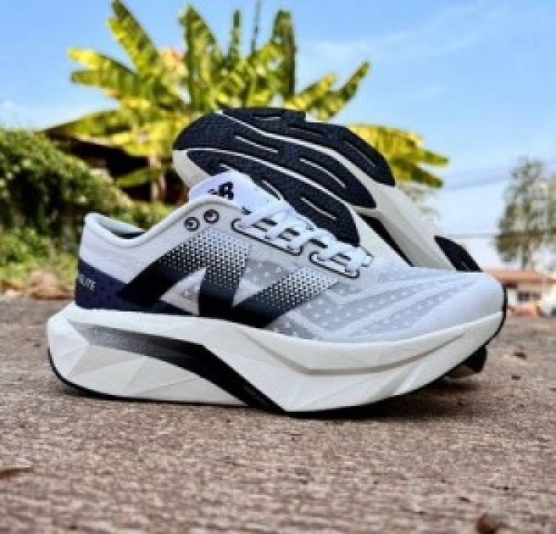 NEWBALANCE FUELL CELL ELITE V4 WHITE black