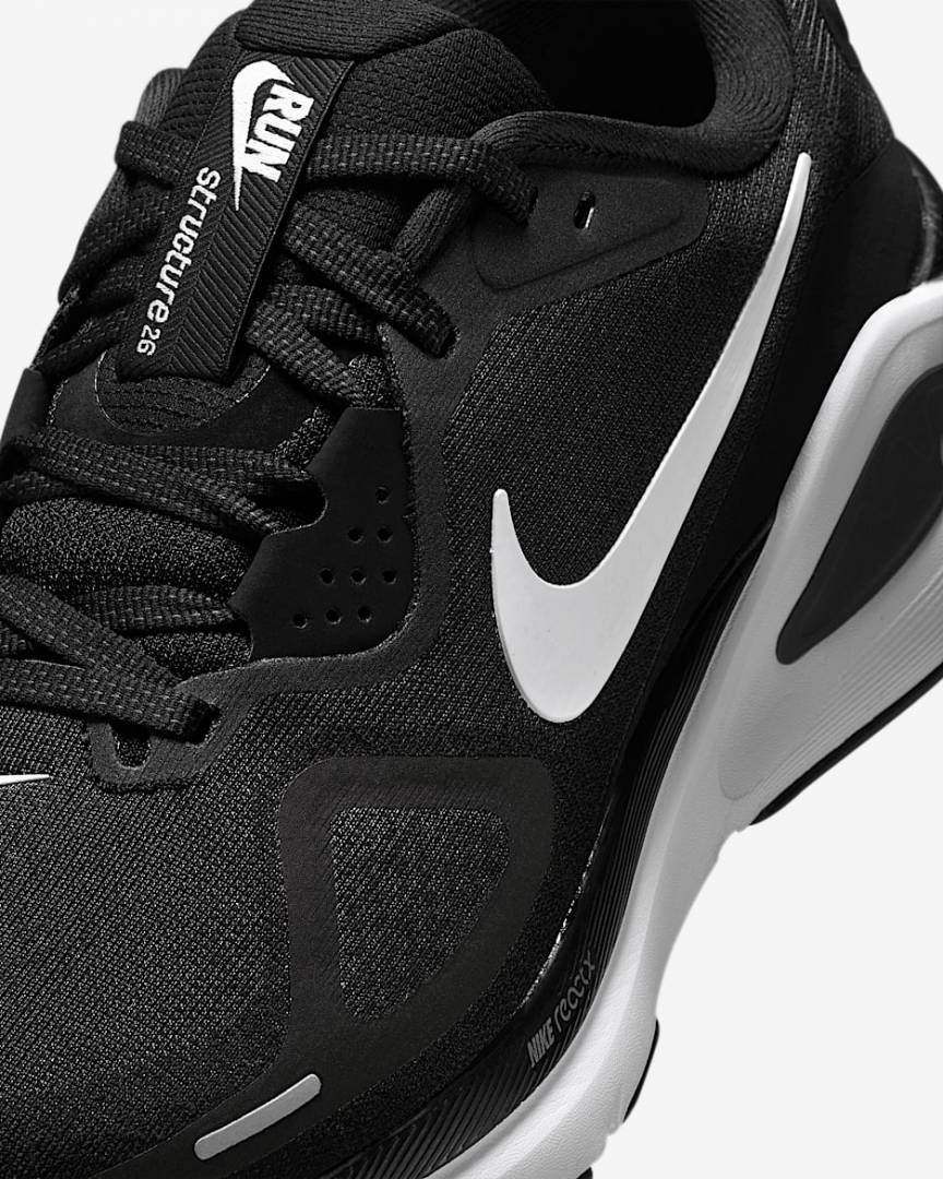 ....Nik.e Structure 26 White Blact