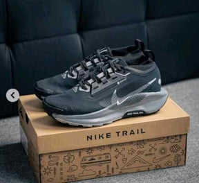 Nikee React Pegasus Trail 5 GTX Trainer Black White 210