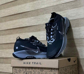 Nikee React Pegasus Trail 5 GTX Trainer Black White 210