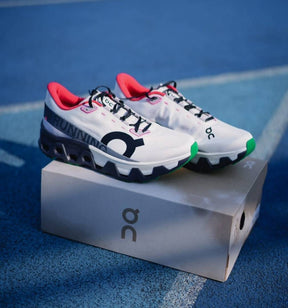 On Cloudboom Strike Limelight Wolf