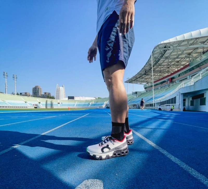 On Cloudboom Strike Limelight Wolf