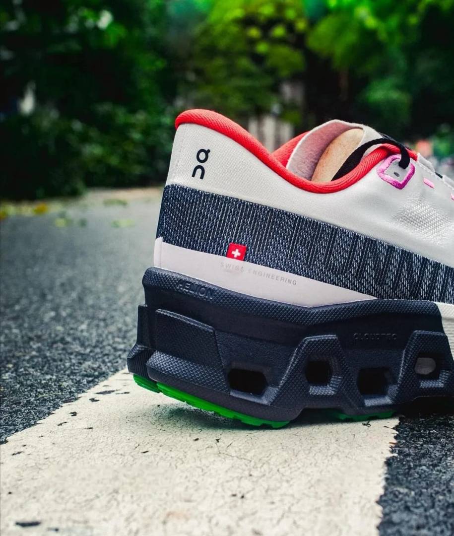 On Cloudboom Strike Limelight Wolf