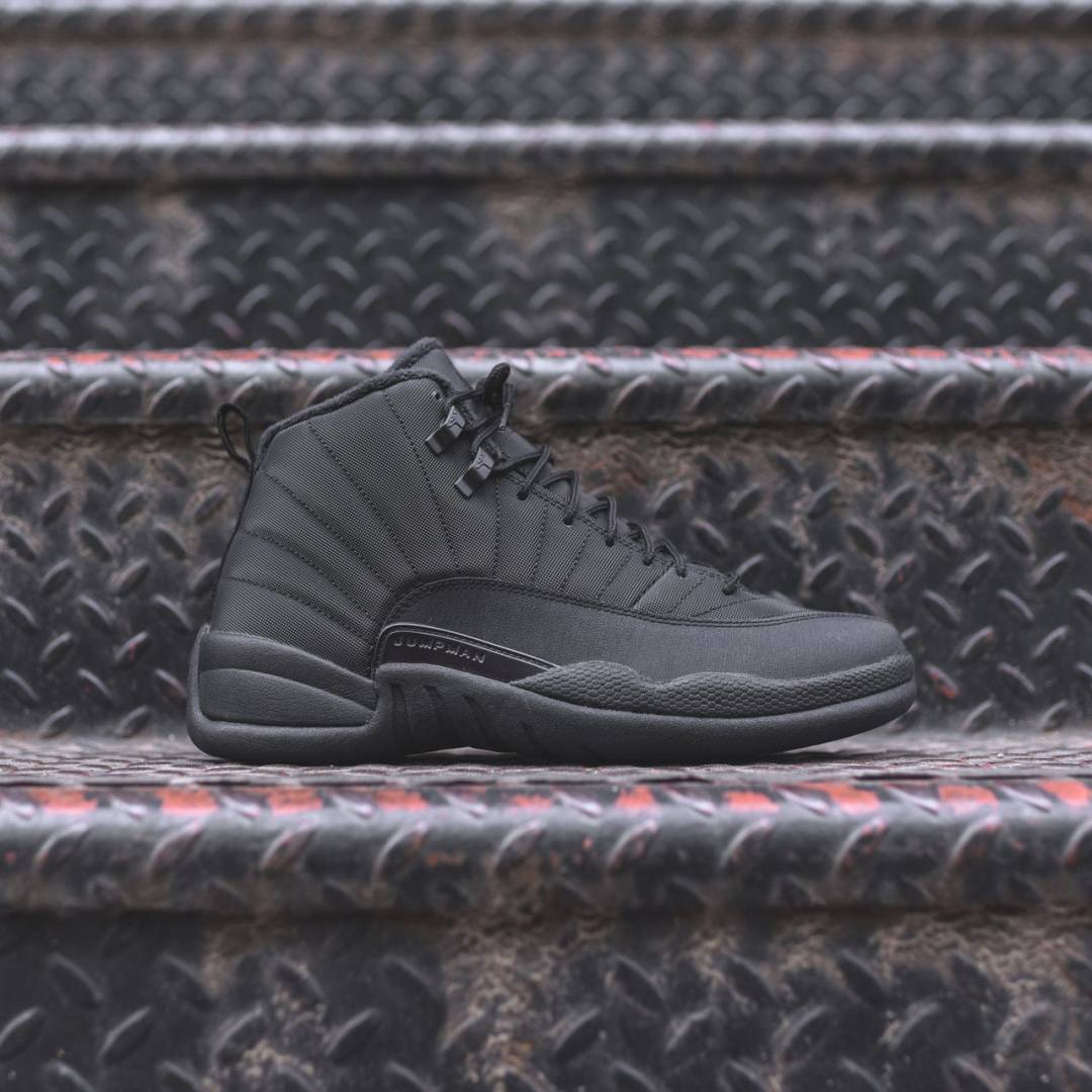 Nik.ee Air Jordan Retro 12 Winterized Triple Black