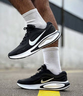 Nik.e Journey Run White Black