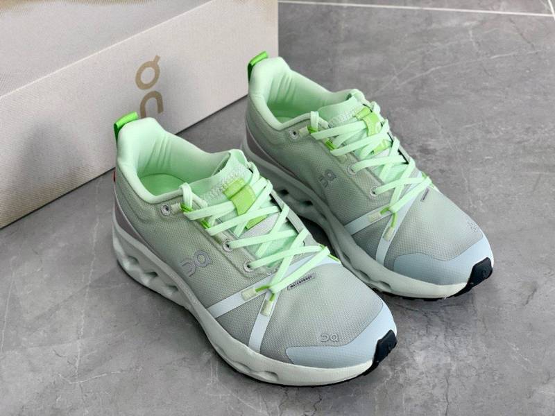 On Cloud Surfer Trail Waterproof green