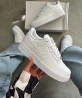 Nik ee Airforce 1 Mens low triple white with accessories