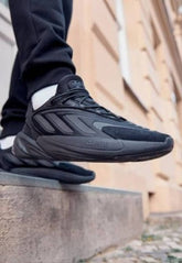 Adidas Ozelia Runner tripple black