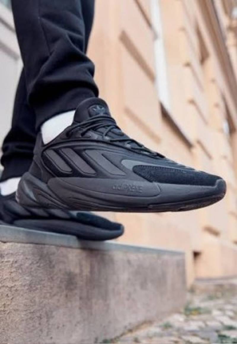 Adidas Ozelia Runner tripple black