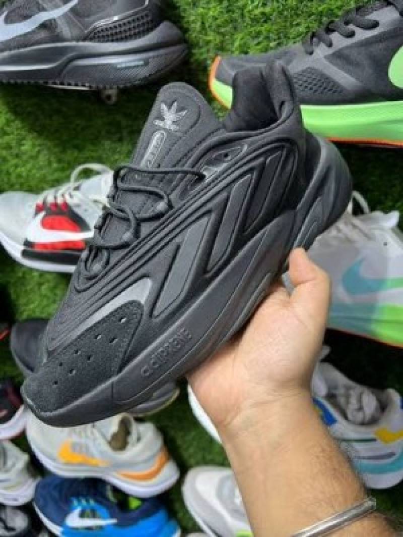 Adidas Ozelia Runner tripple black