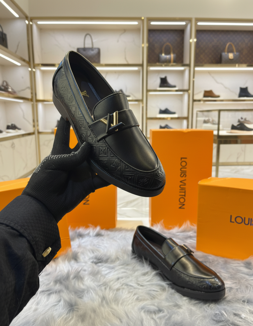 Louis Vuitton loafer Blk 122