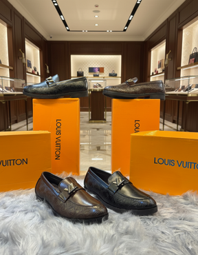 Louis Vuitton loafer Blk 122