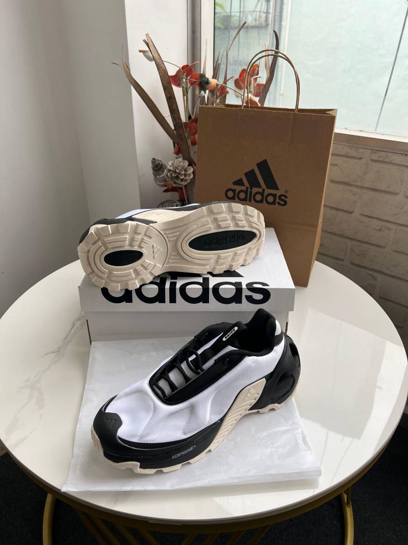 Adida ss wonder runner white black
