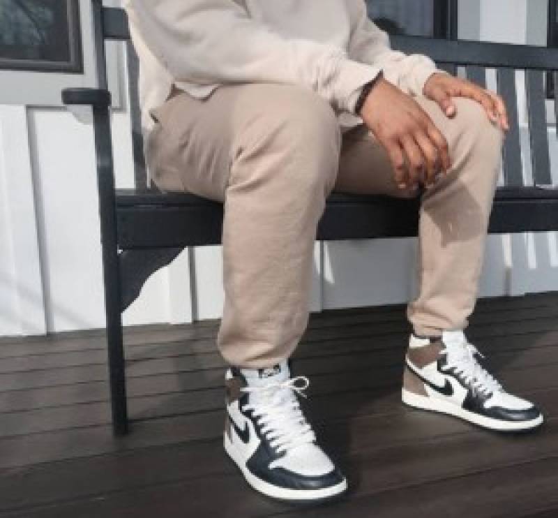 NikeAir jordan Retro 1 black white