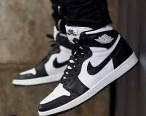 NikeAir jordan Retro 1 black white
