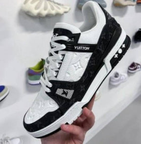 LOUIS VUITTON TRAINERS MONOGRAM BLACK WHITE WITH LV KIT