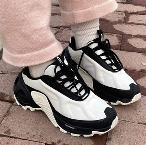 Adida s Wonder Runner White Black