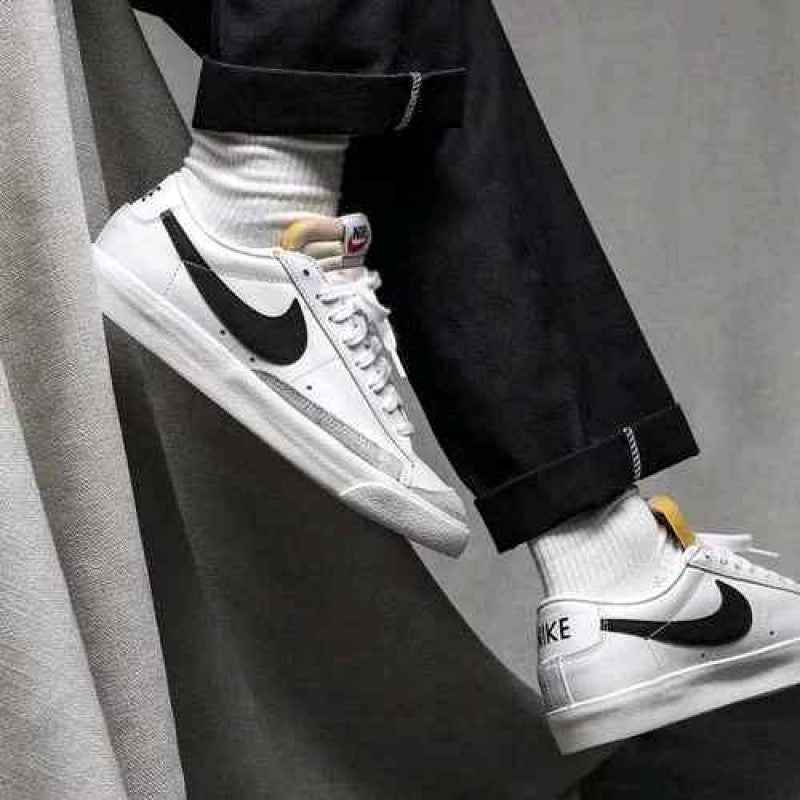Nik.e blazer low 77 vintage white black